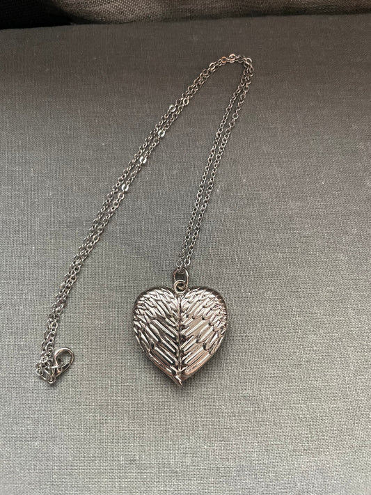Angel Wing Love Heart necklace